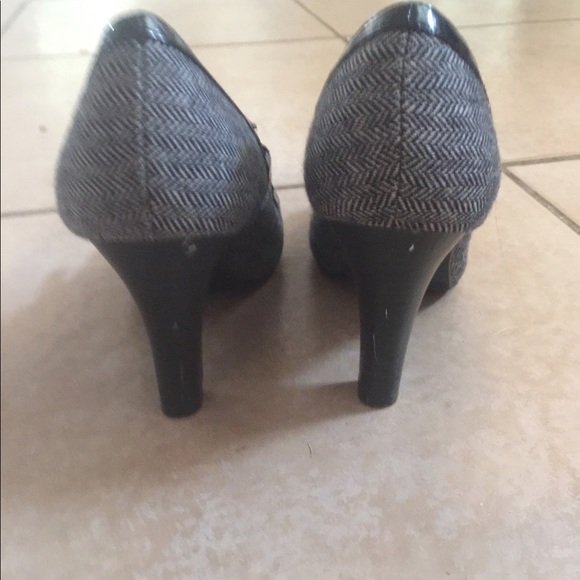 Dexflex comfirt size 6 heels. - Picture 2 of 4